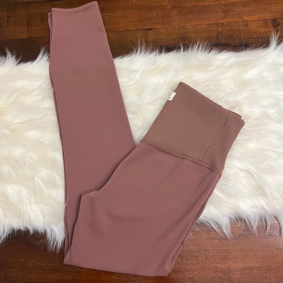 Vuori Ribbed Studio Leggings – High Rise – Size Small – 25” Inseam – Like New